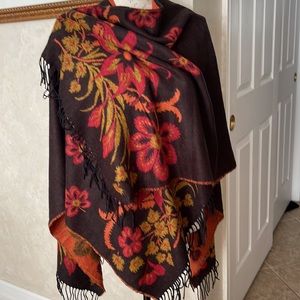 New never used brown floral cape stunning I bought it but not my colors